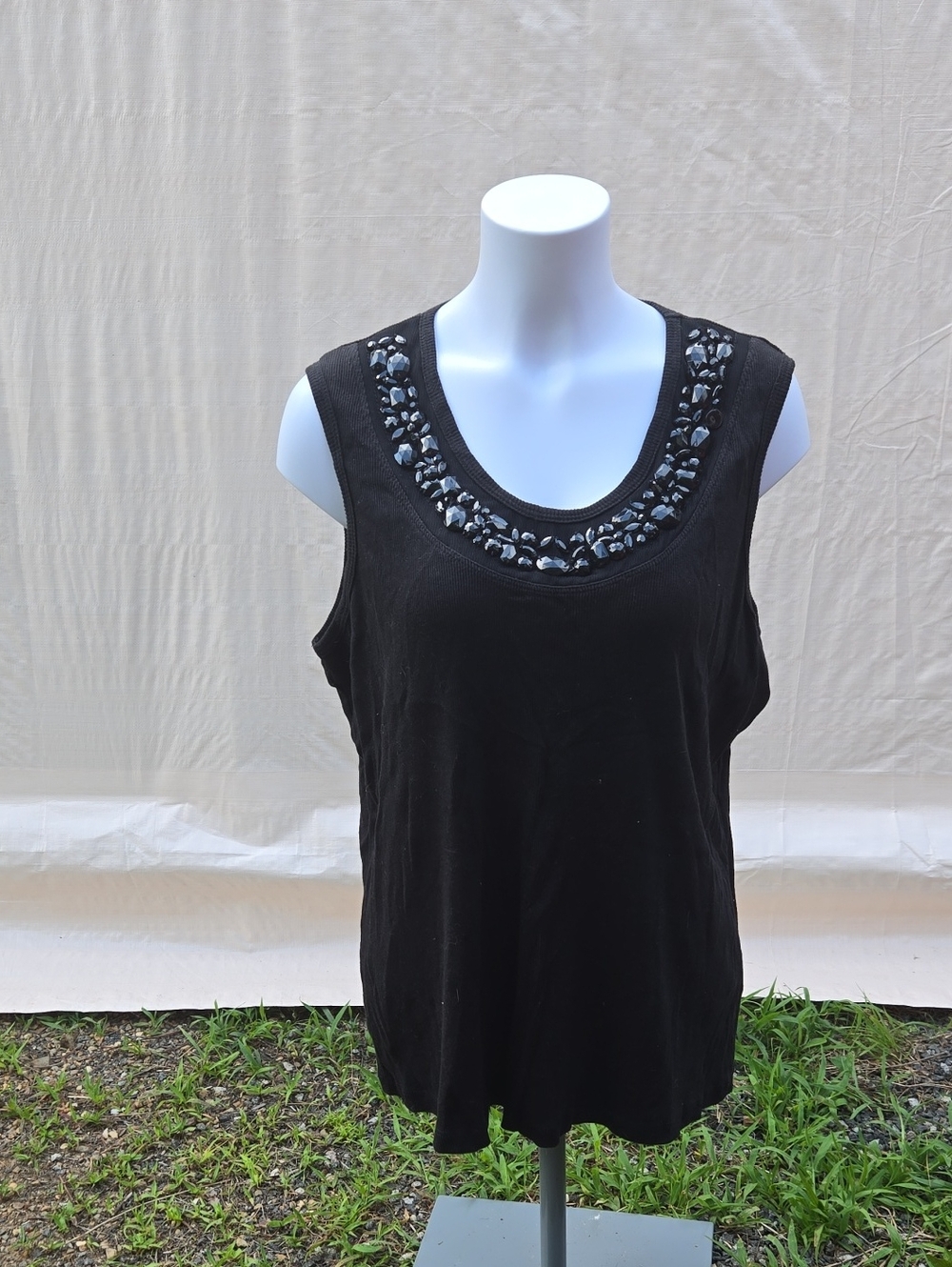 cha cha vente Black Beaded Scoop Neck Tank Top